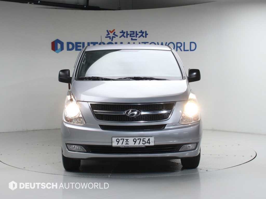 HYUNDAI Starex - Vista 3