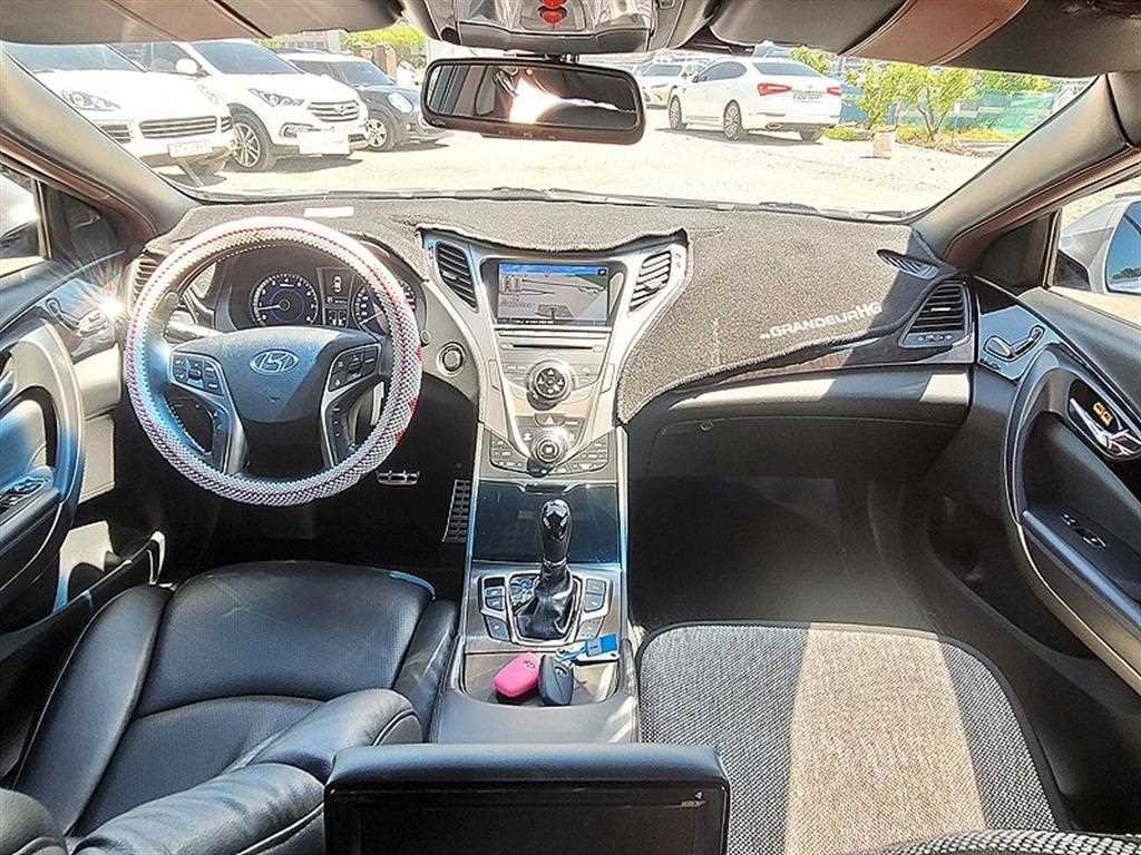 HYUNDAI Grandeur - Vista 7