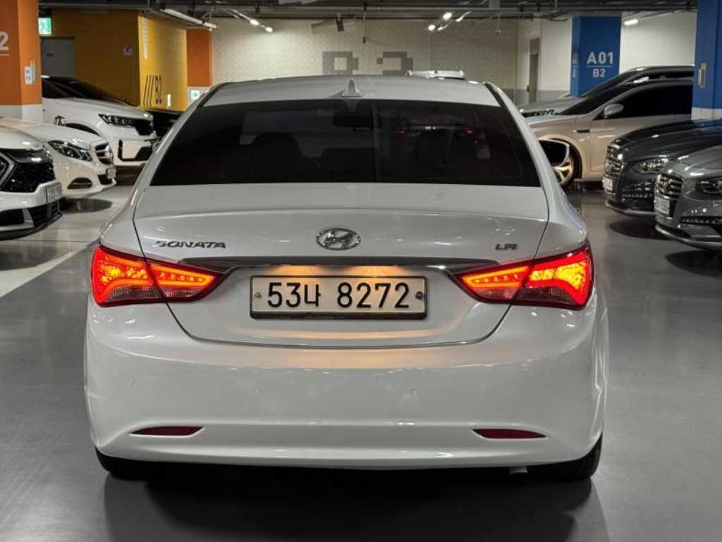 HYUNDAI Sonata - Vista 4