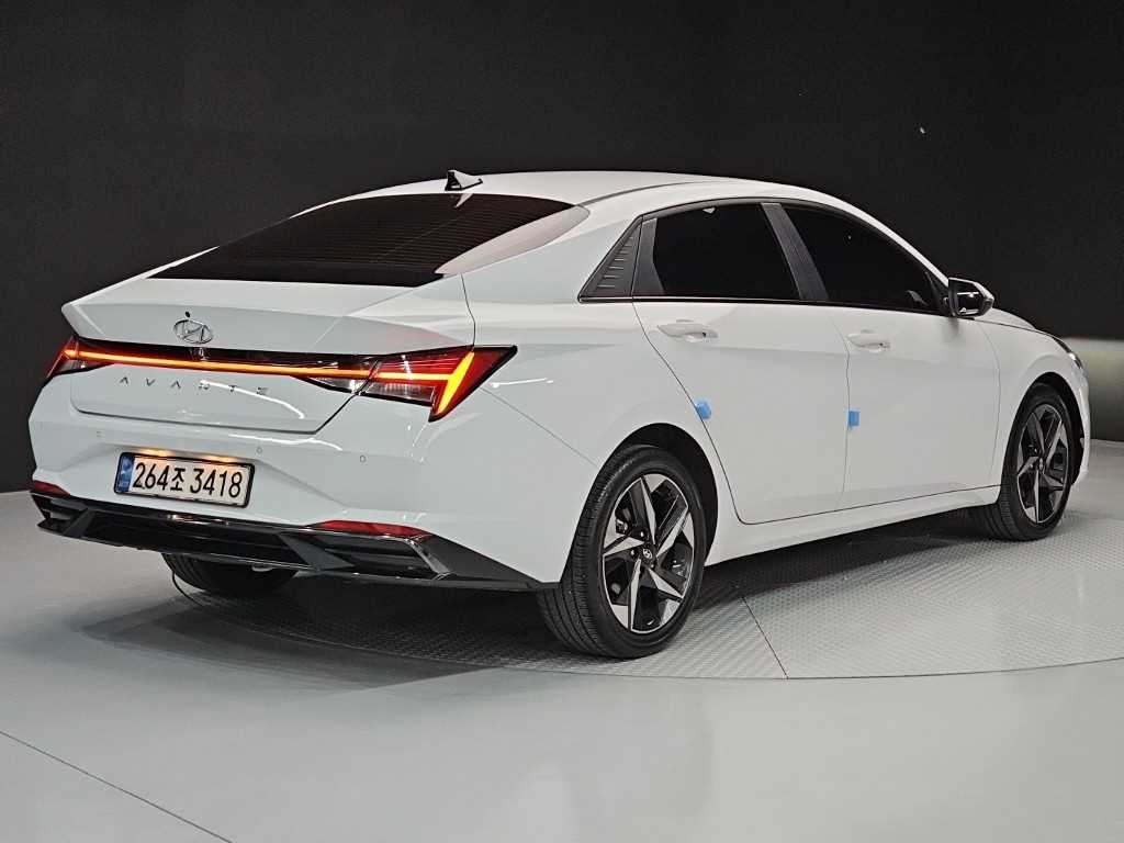 HYUNDAI Avante - Vista 4