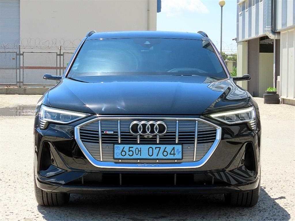 Audi e-Tron 2023 Negro - Importación desde Corea - HF Imports Iquique - Foto 1