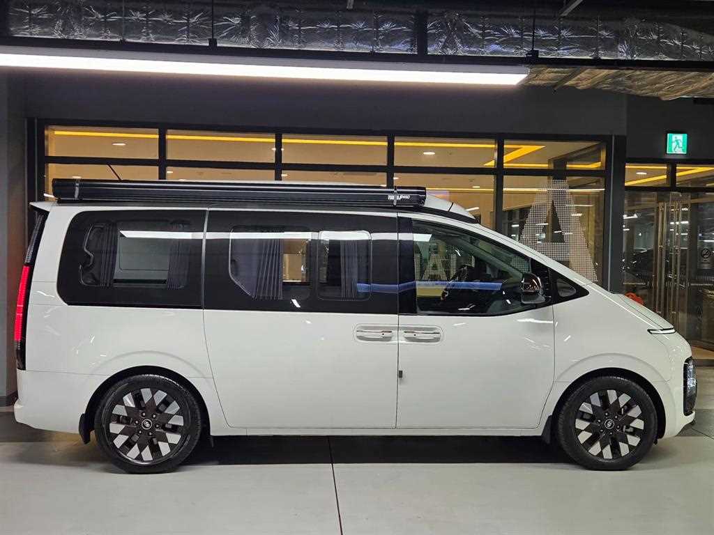 HYUNDAI Staria - Vista 3