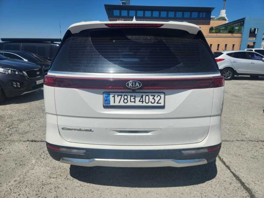 KIA Carnival - Vista 4