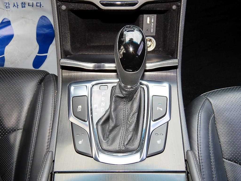 HYUNDAI Grandeur - Vista 10
