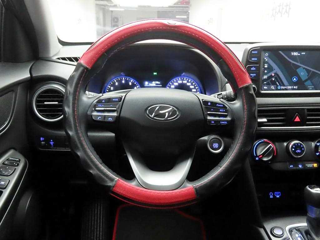 HYUNDAI Kona - Vista 7