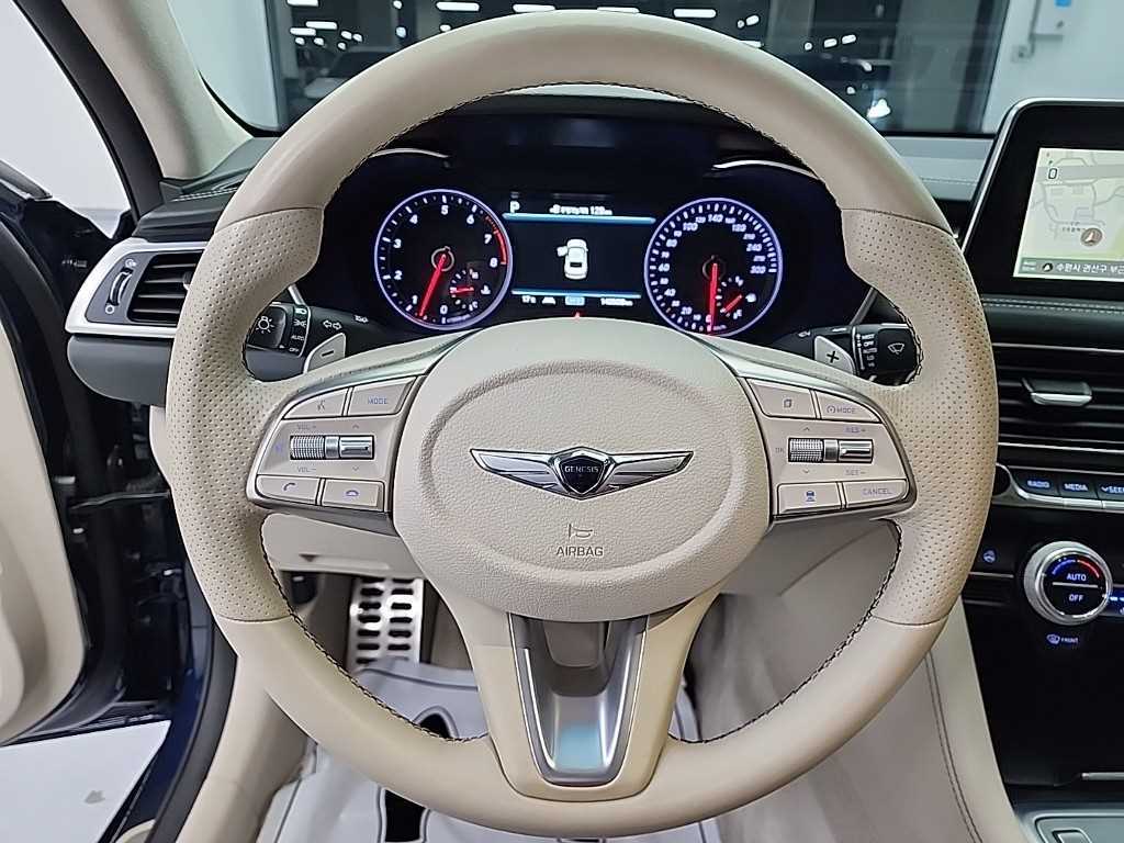 Genesis G70 - Vista 9