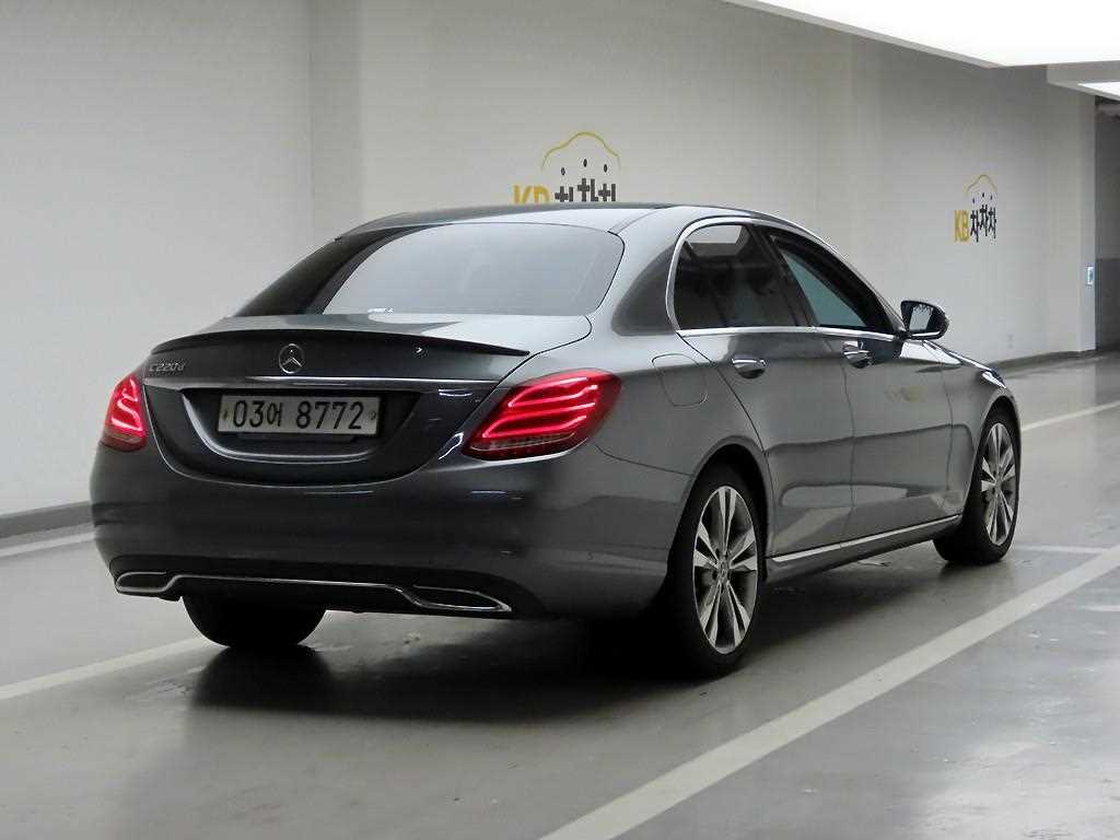 Mercedes Benz C Class - Vista 4