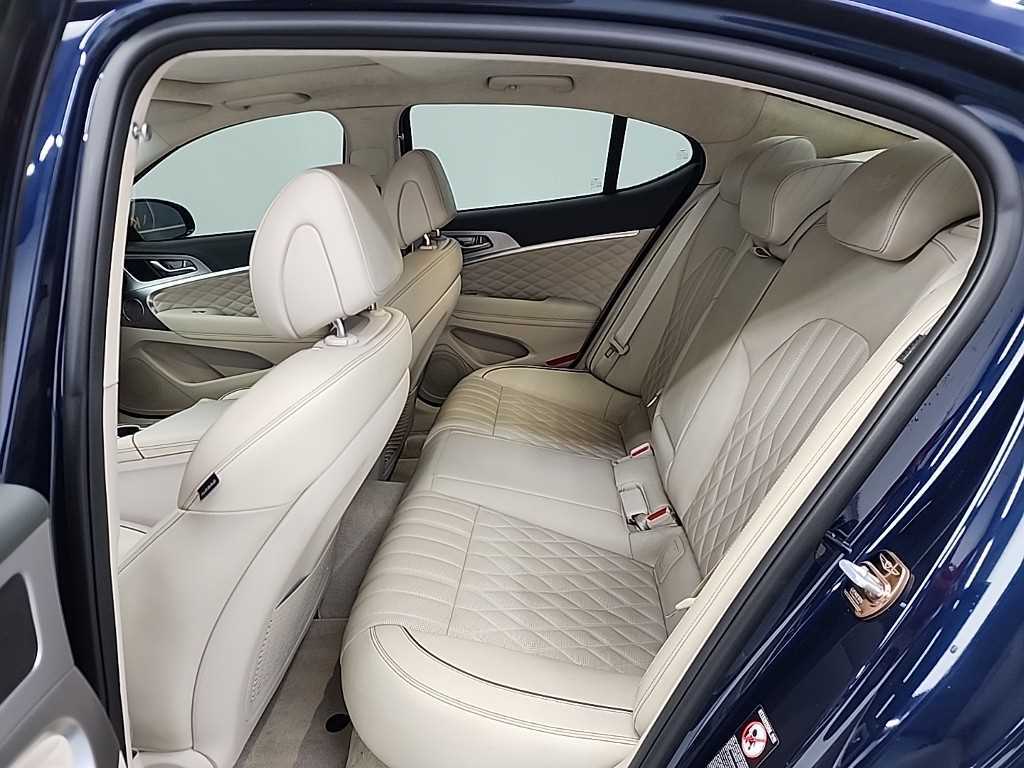 Genesis G70 - Vista 12
