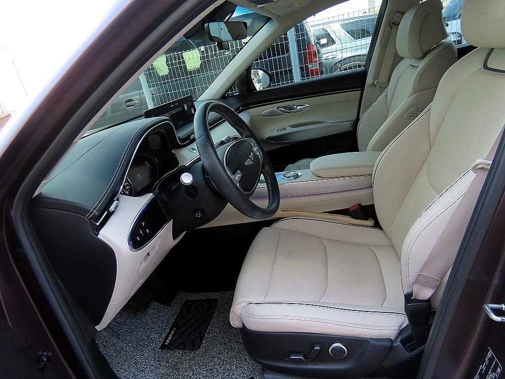 Genesis GV70 - Vista 5