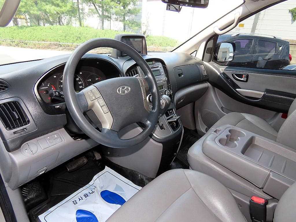 HYUNDAI Starex - Vista 7