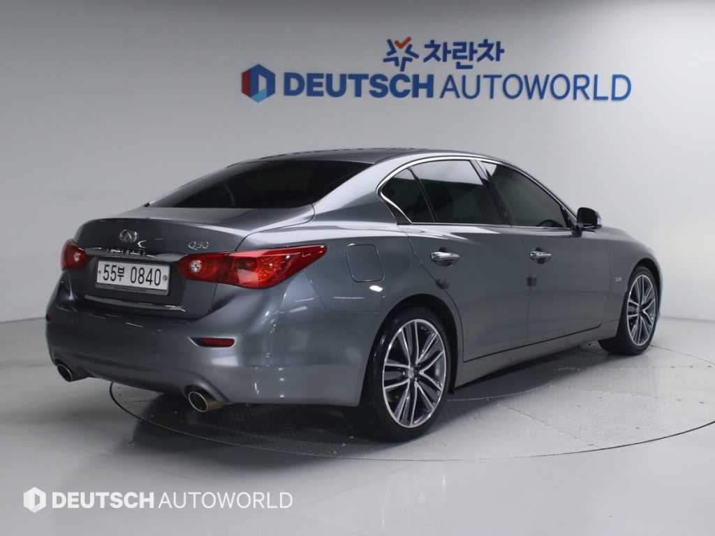 Infiniti Q - Vista 2