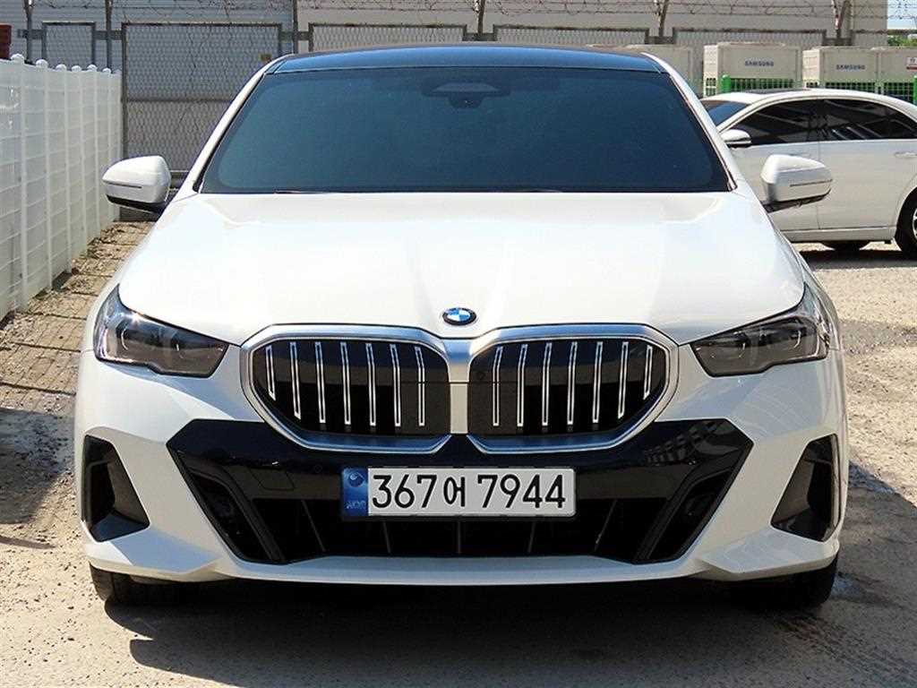 BMW 5 Series 2024 Blanco - Importación desde Corea - HF Imports Iquique - Foto 1
