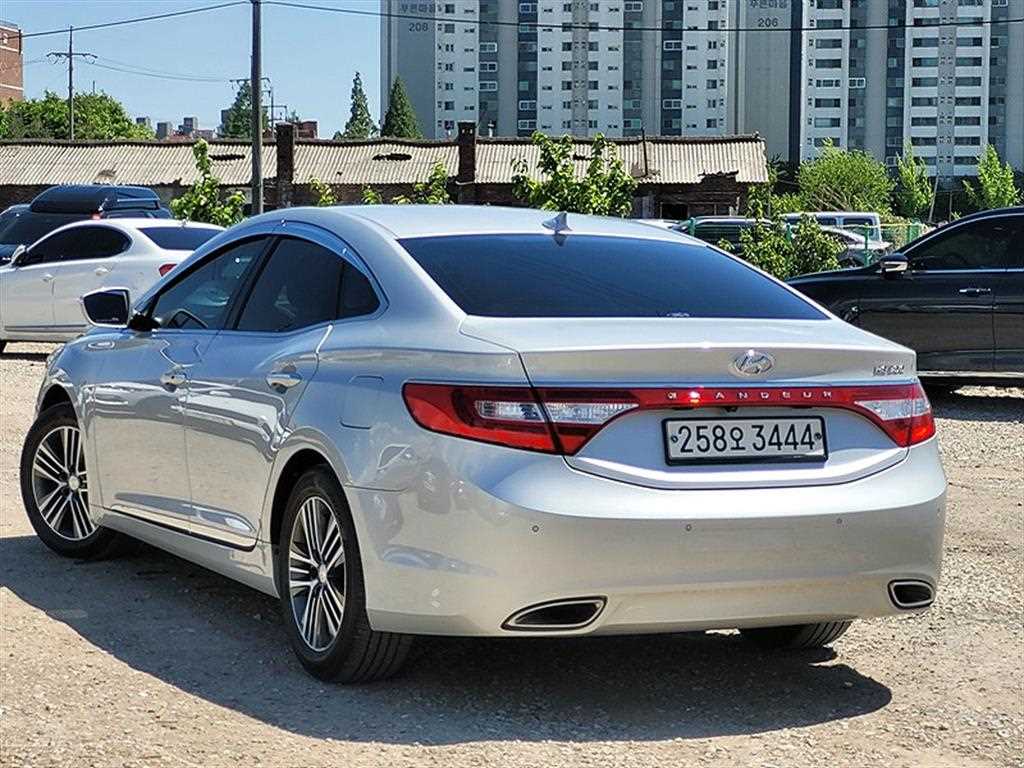 HYUNDAI Grandeur - Vista 6