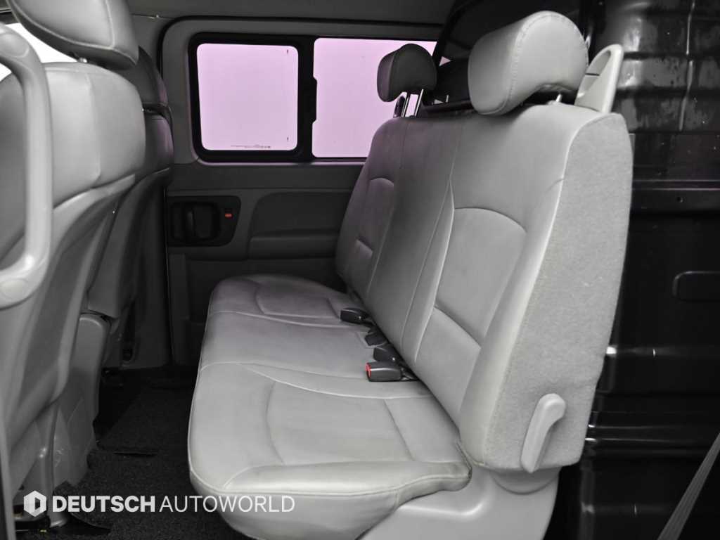 HYUNDAI Starex - Vista 12