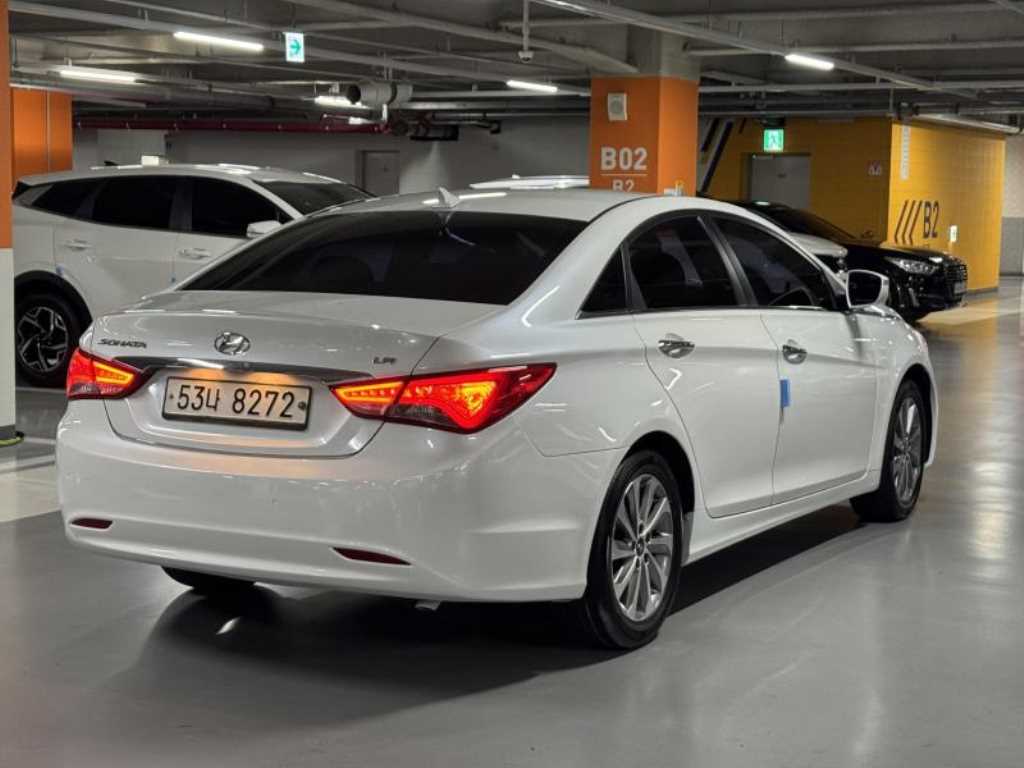 HYUNDAI Sonata - Vista 2