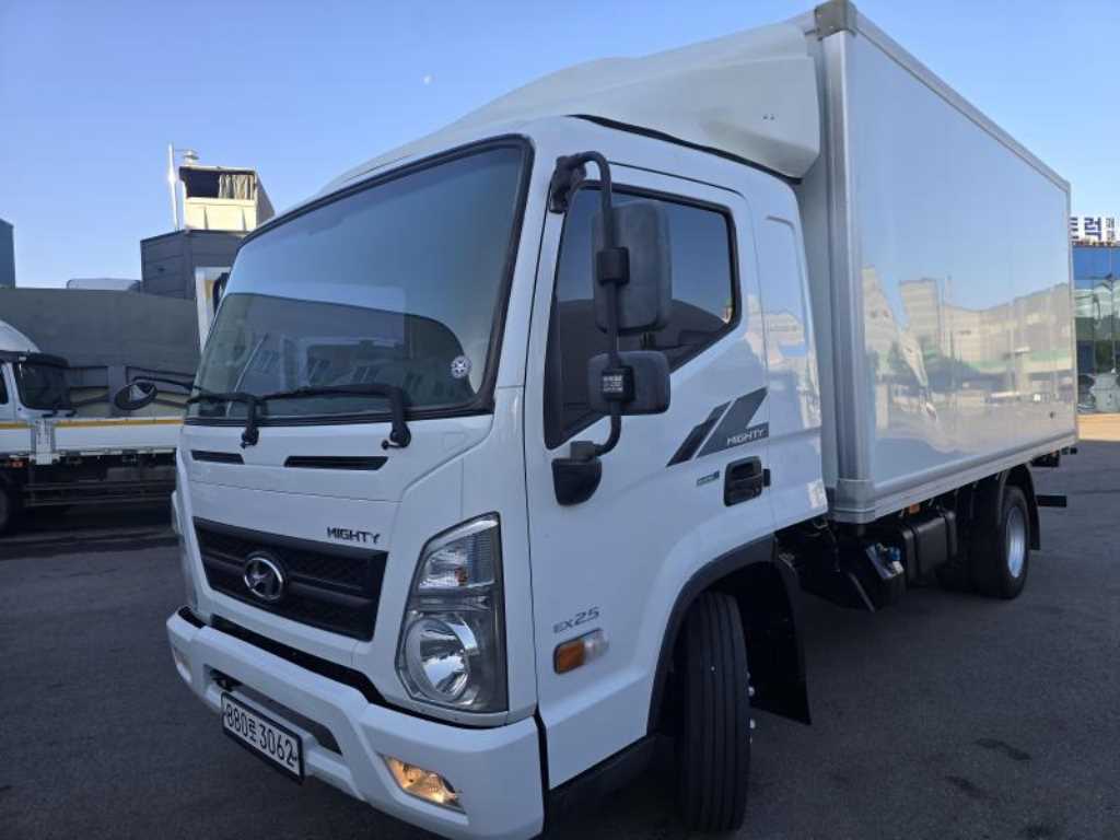 medium and large cargo truck 2015 Blanco - Importación desde Corea - HF Imports Iquique - Foto 1