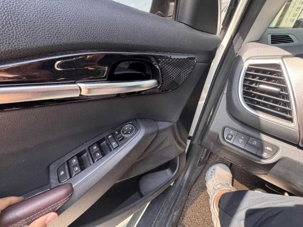 KIA Seltos - Vista 7