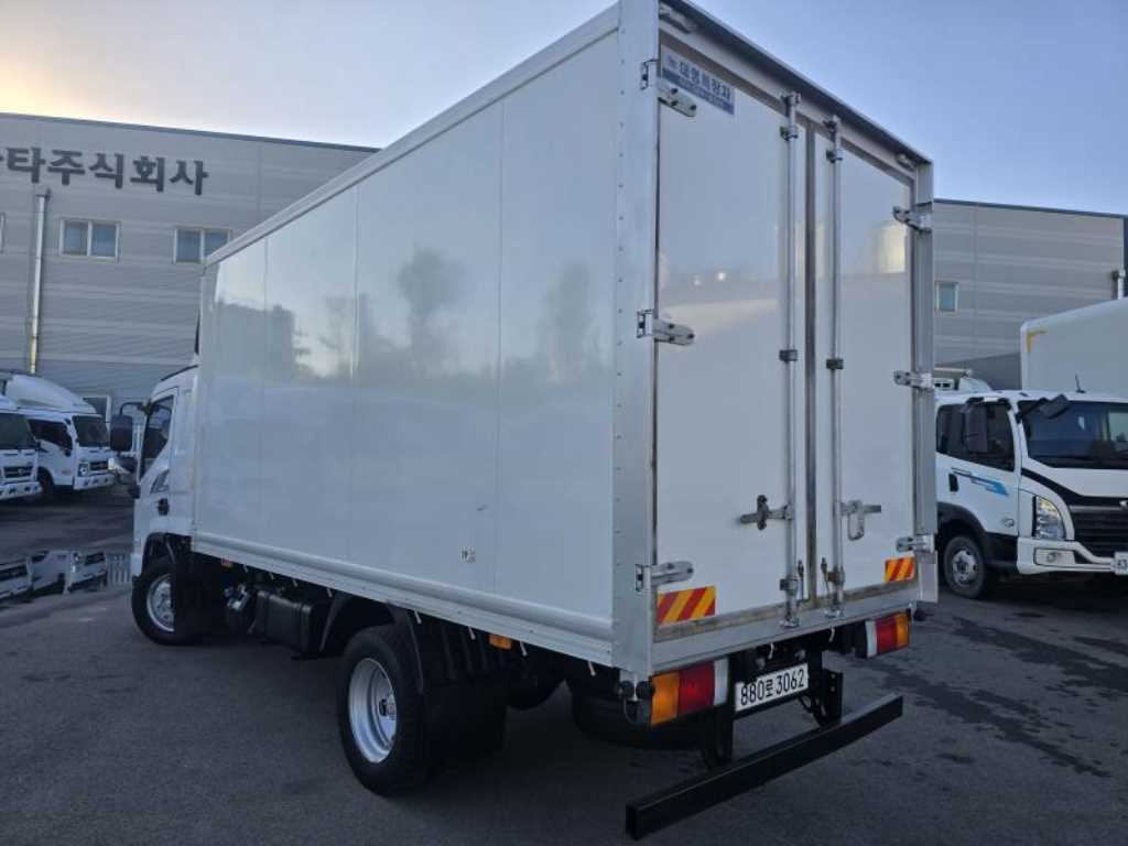 medium and large cargo truck - Vista 6