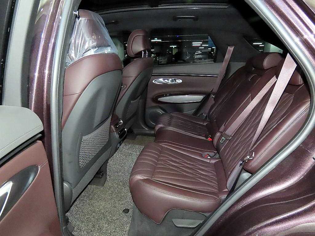 Genesis GV70 - Vista 7