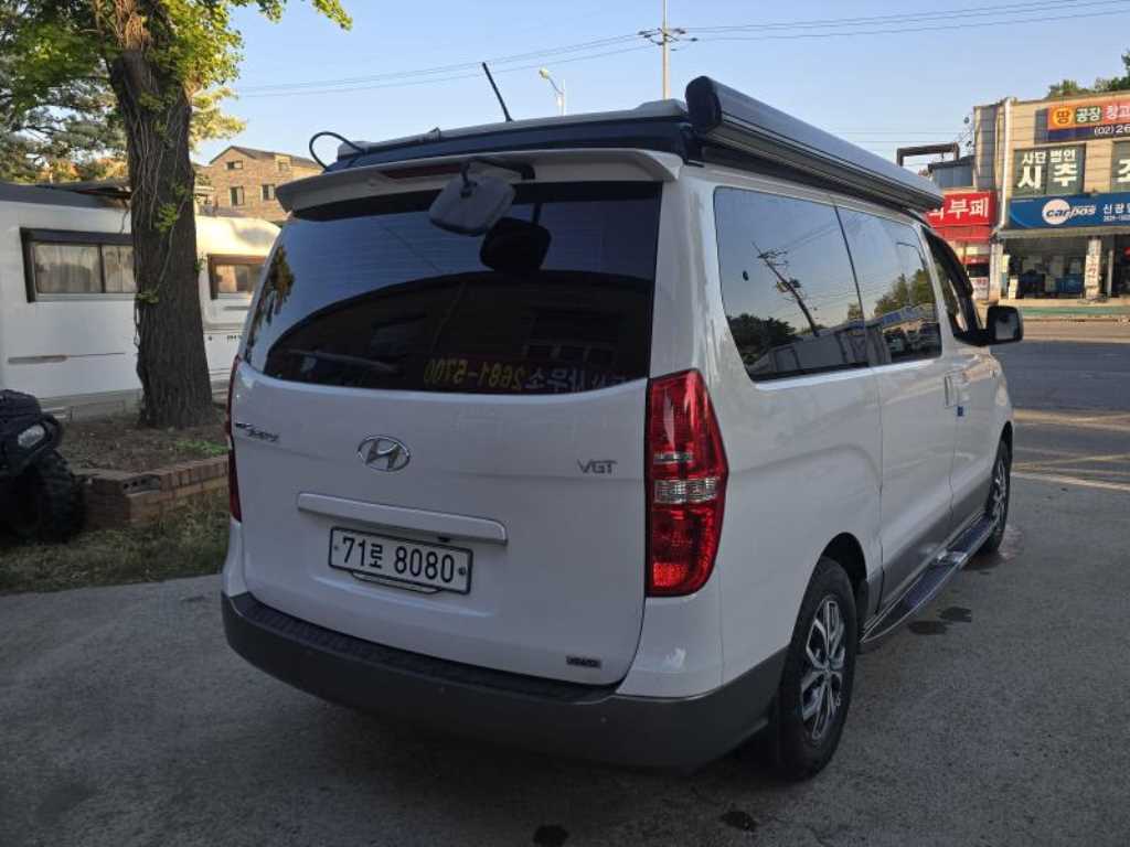 HYUNDAI Starex - Vista 2