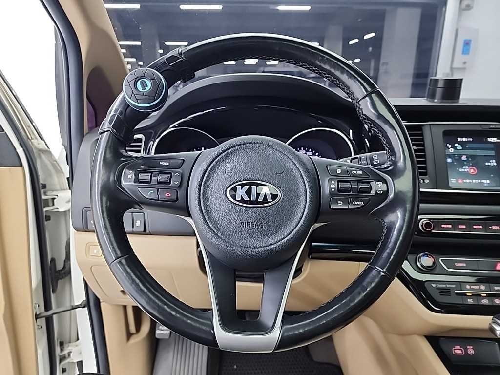 KIA Carnival - Vista 9