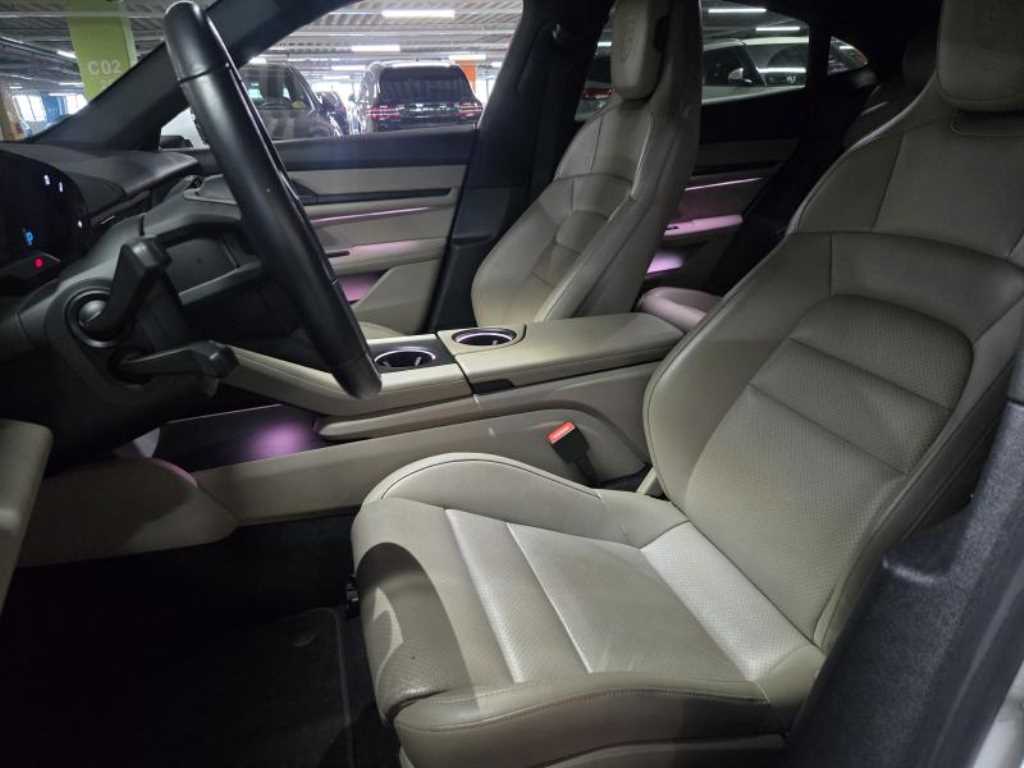 Porsche Taycan - Vista 11
