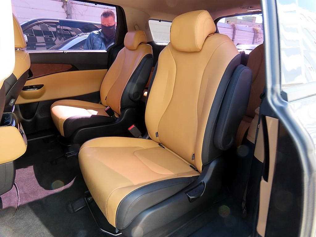 KIA Carnival - Vista 6