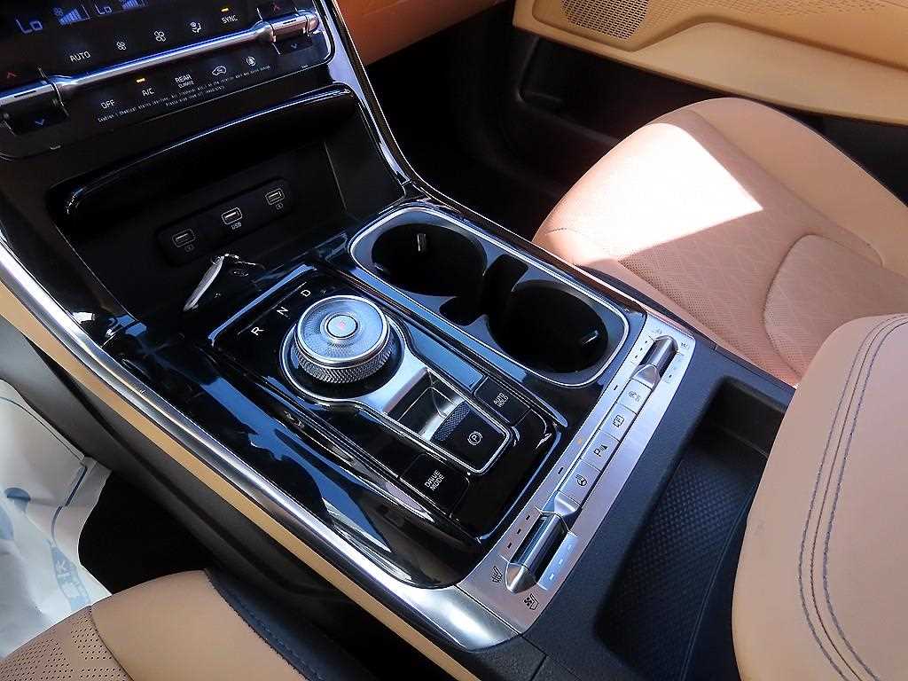 KIA Carnival - Vista 11