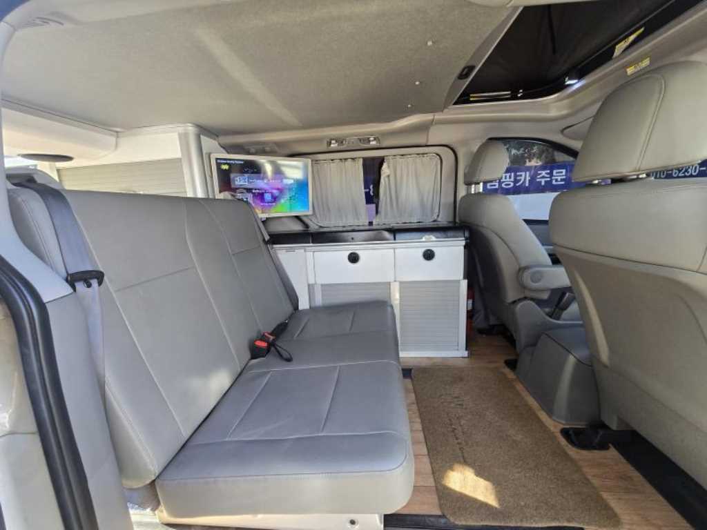 HYUNDAI Starex - Vista 10