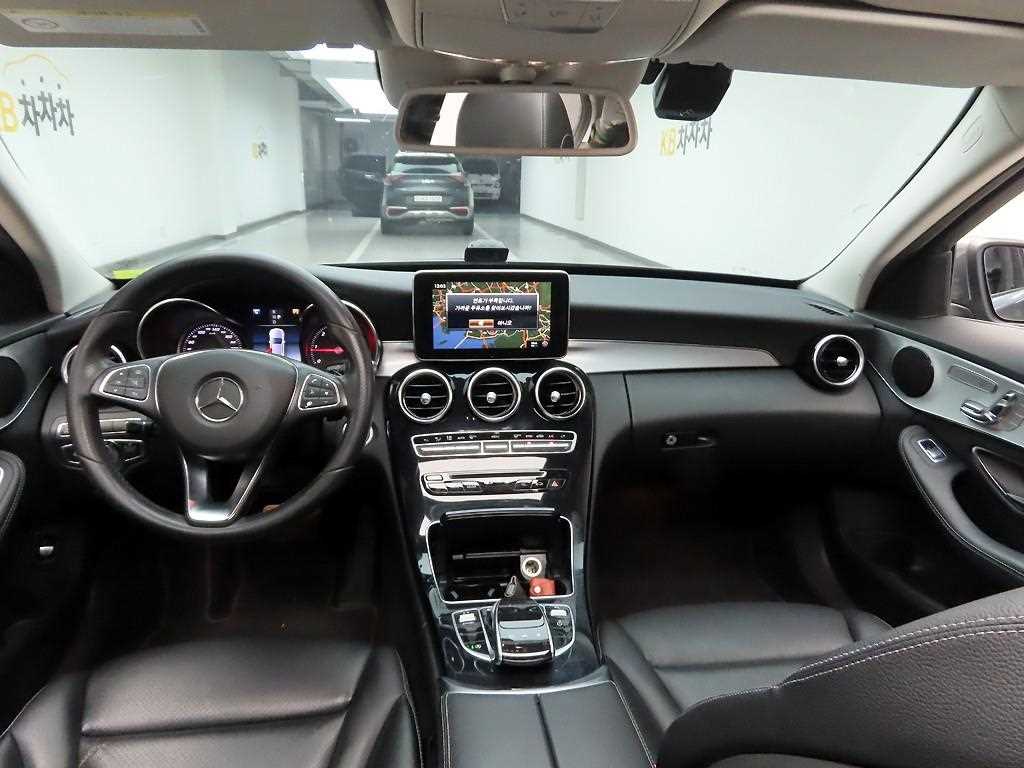 Mercedes Benz C Class - Vista 6