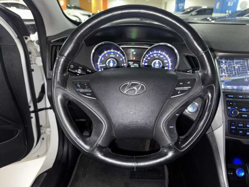 HYUNDAI Sonata - Vista 8