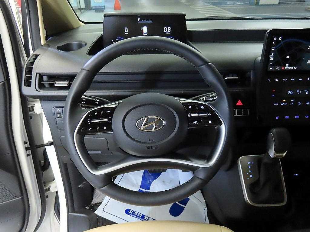 HYUNDAI Staria - Vista 8