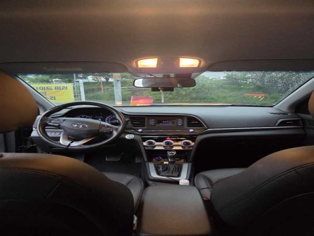 HYUNDAI Avante - Vista 6