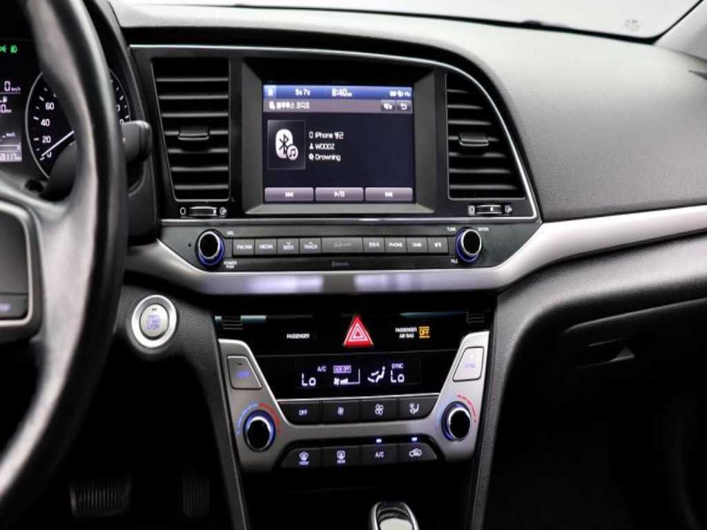 HYUNDAI Avante - Vista 4