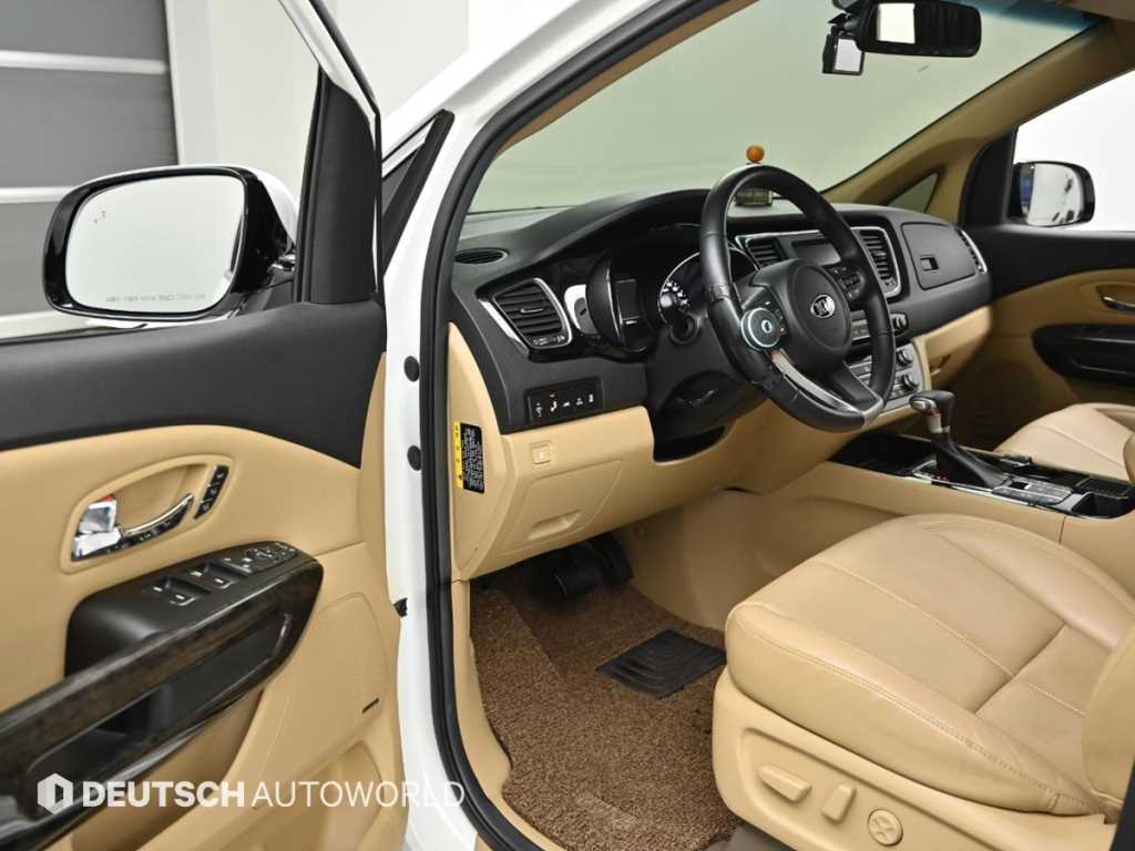 KIA Carnival - Vista 11