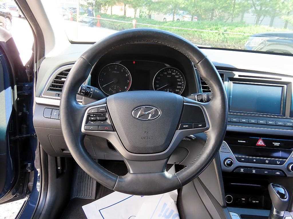HYUNDAI Avante - Vista 8