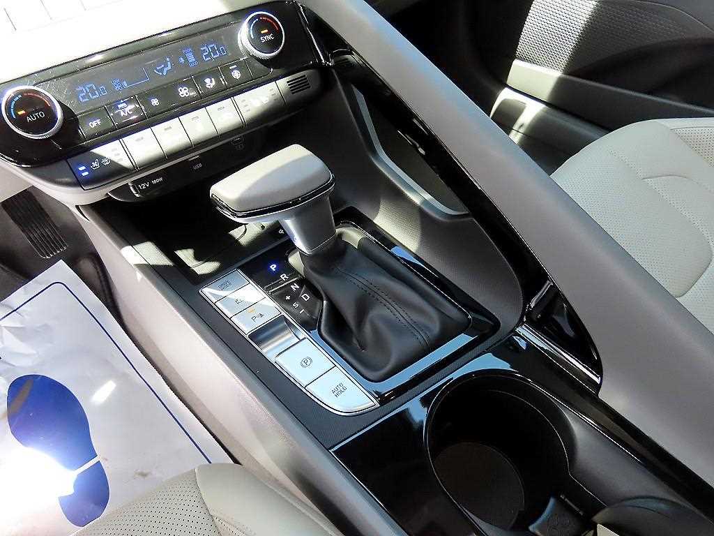 HYUNDAI Avante - Vista 10