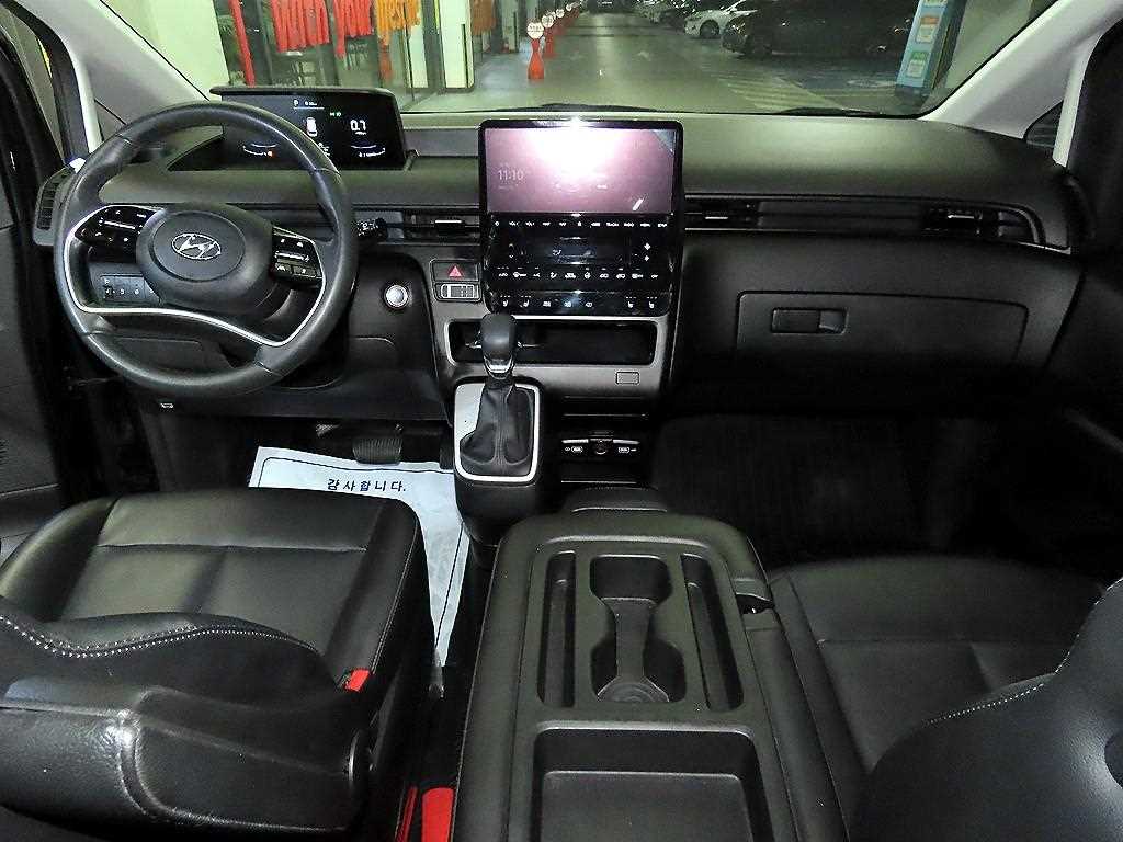 HYUNDAI Staria - Vista 10