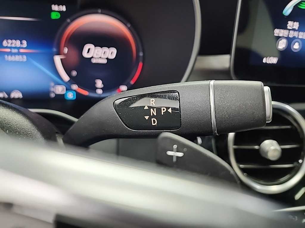 Mercedes Benz GLC Class - Vista 8