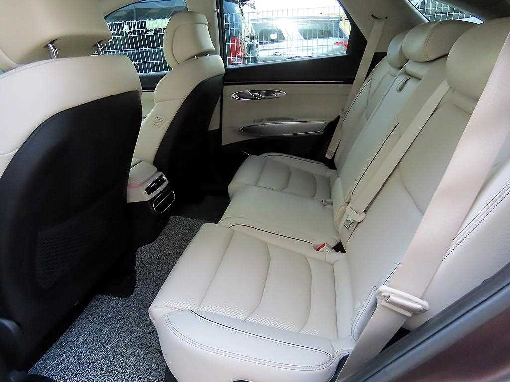 Genesis GV70 - Vista 6