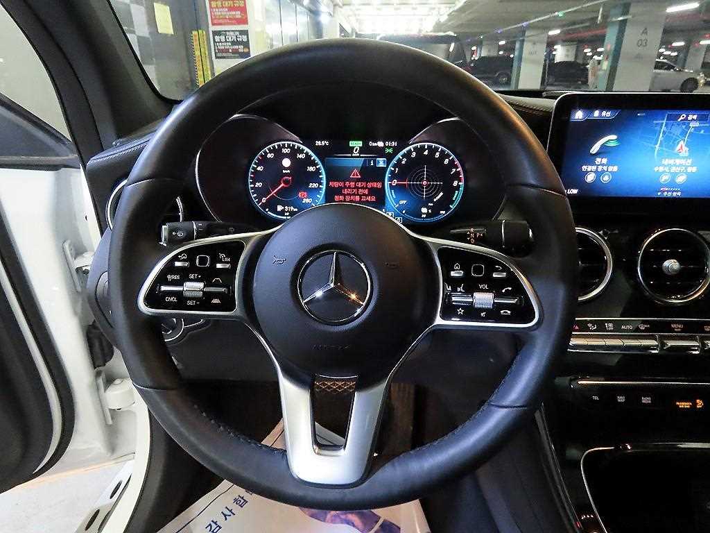 Mercedes Benz GLC Class - Vista 8