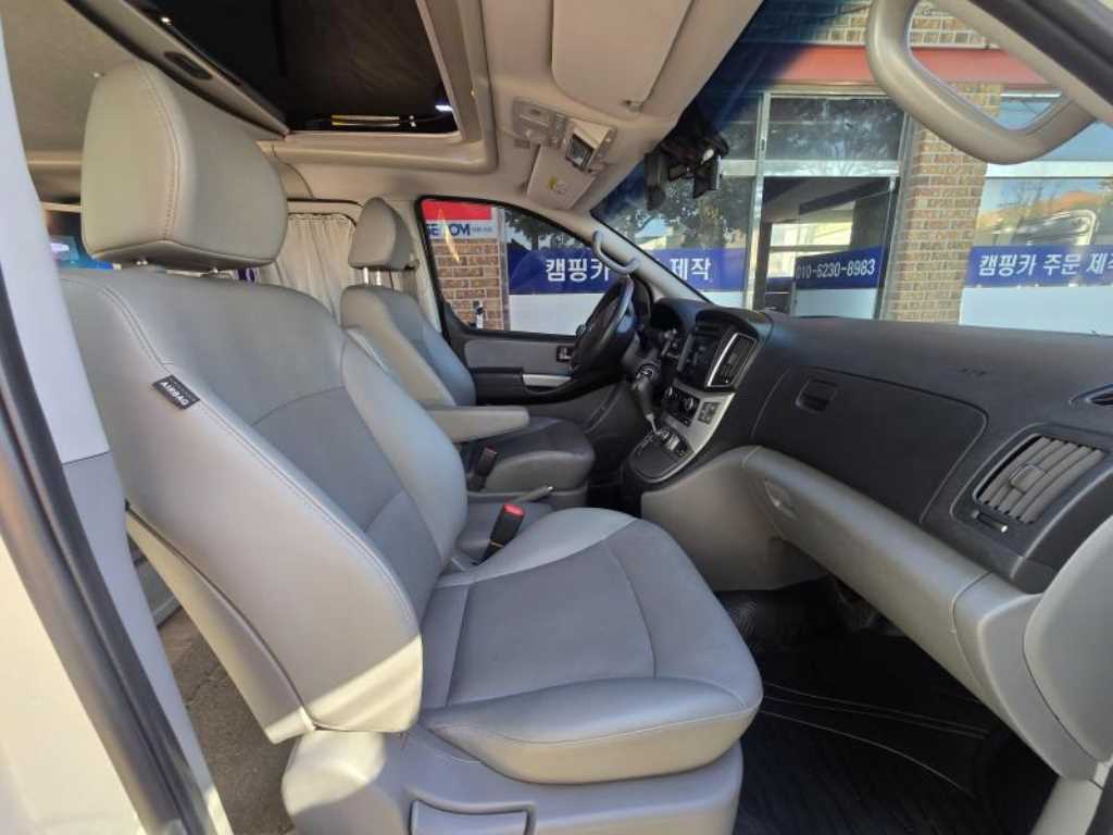 HYUNDAI Starex - Vista 6