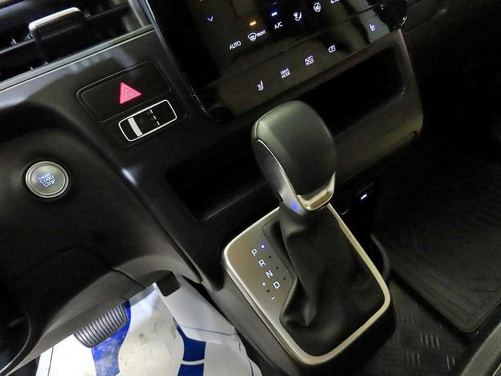 HYUNDAI Staria - Vista 12
