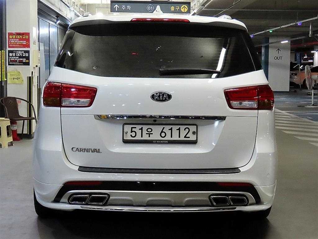 KIA Carnival - Vista 5