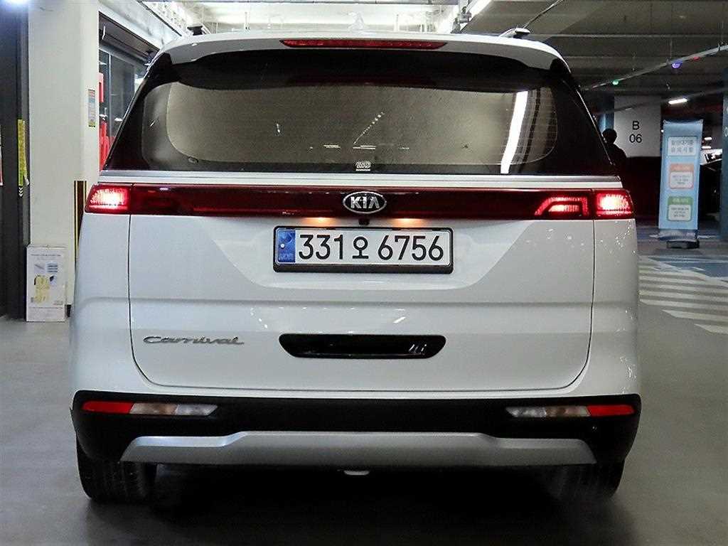 KIA Carnival - Vista 5