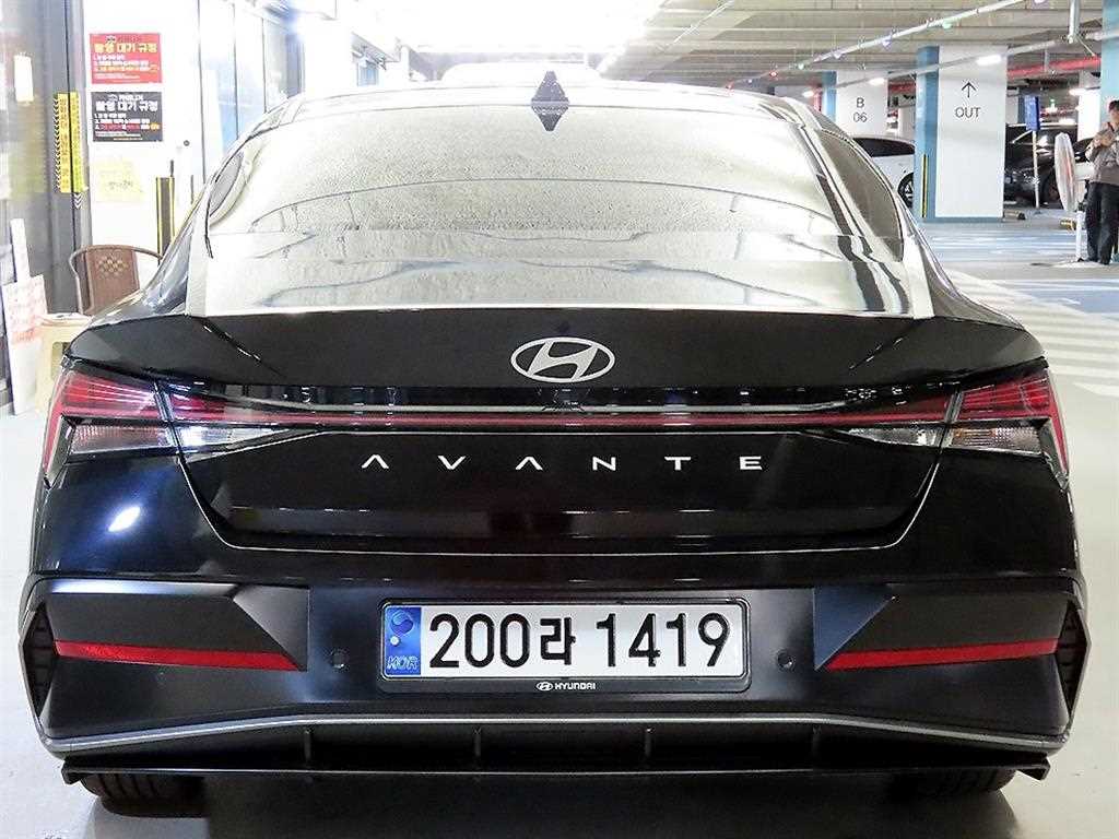 HYUNDAI Avante - Vista 5