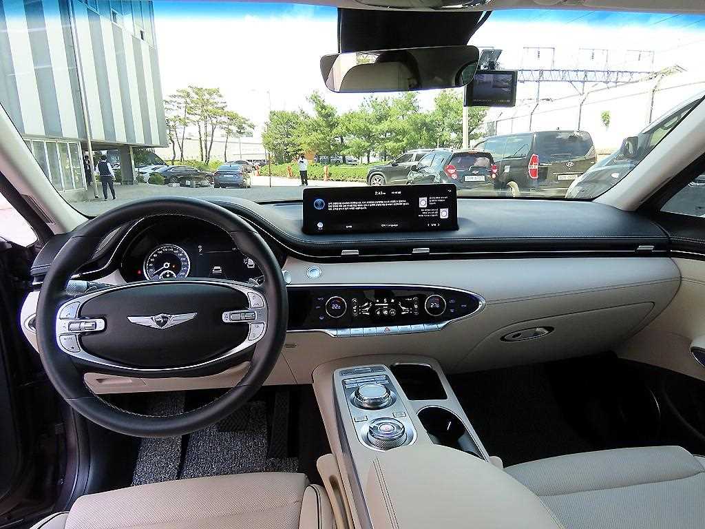 Genesis GV70 - Vista 7