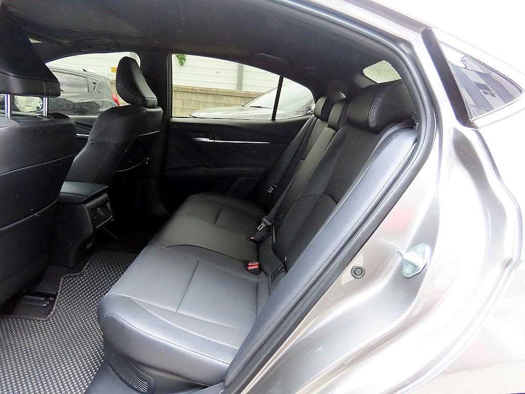 Toyota Camry - Vista 6