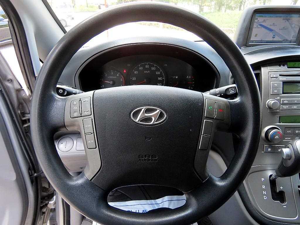 HYUNDAI Starex - Vista 8