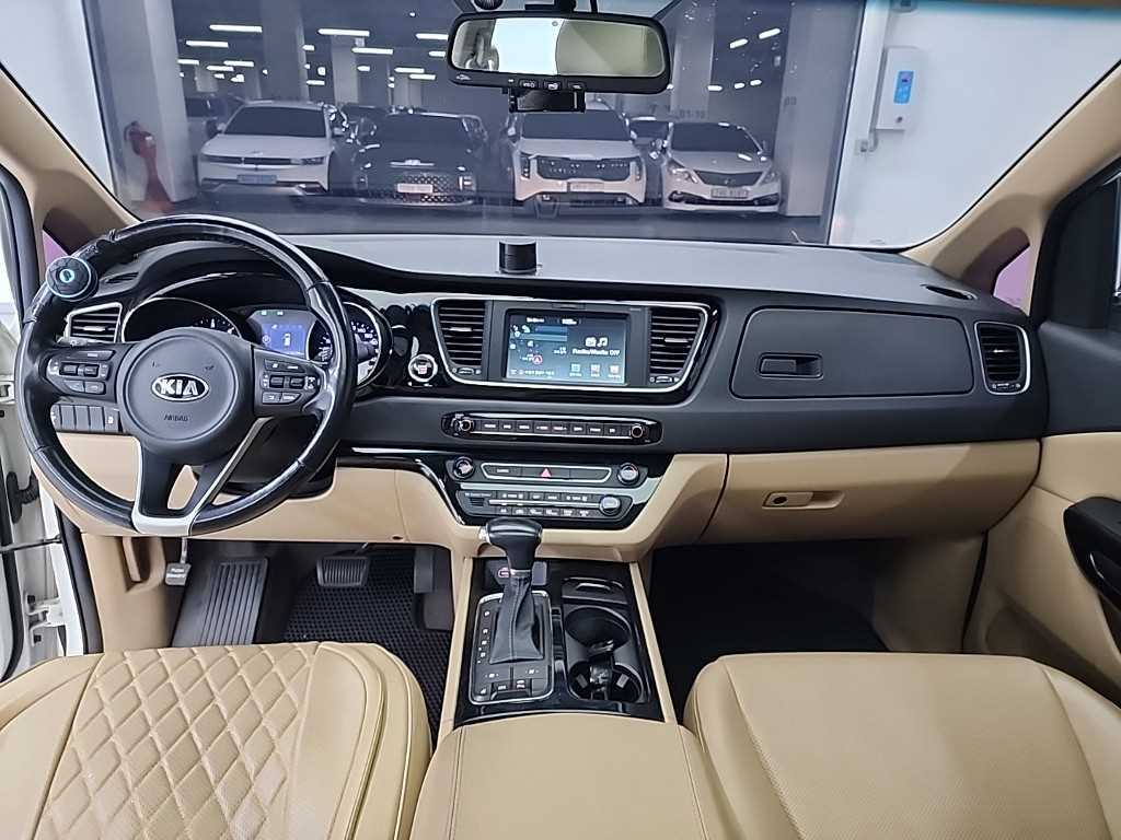 KIA Carnival - Vista 7